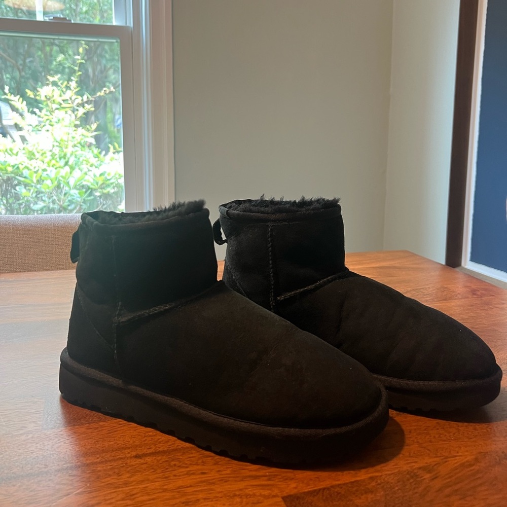 Uggs / short / black